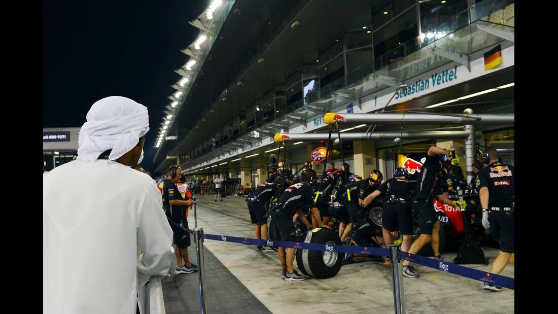 Red Bull Boxenstopp - Formel 1 - GP Abu Dhabi - 01. November 2012
