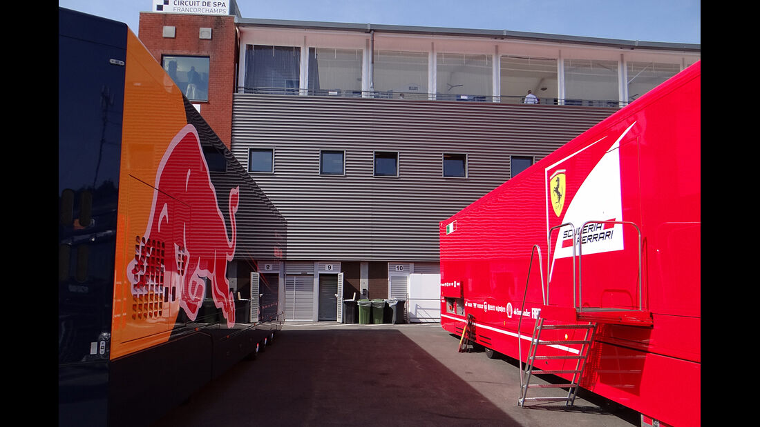 Red Bull & Ferrari-Truck - Formel 1 - GP Belgien - Spa-Francorchamps - 22. August 2013