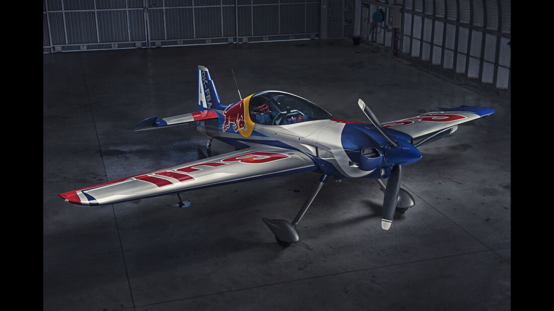 Red Bull-Flieger - XtremeAir XA42