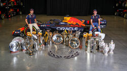 Red Bull - Max Verstappen & Sergio Perez - Meisterfoto - 2023