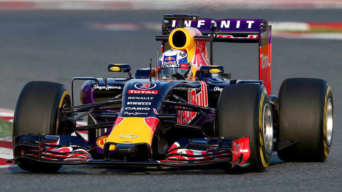Red Bull RB11 - Filmtag - Barcelona - F1 2015