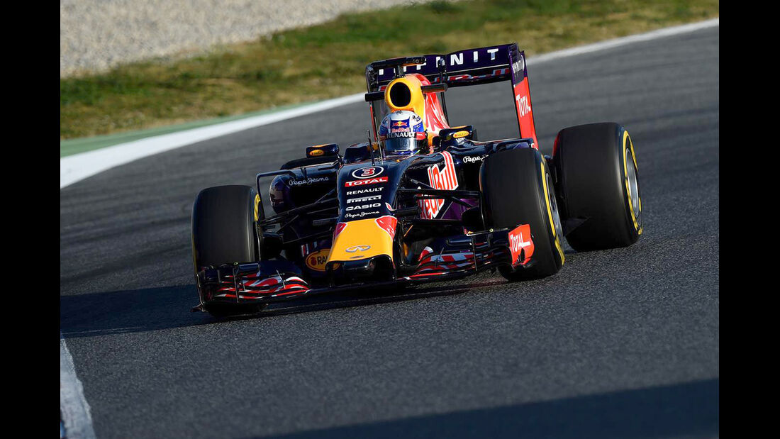 Red Bull RB11 - Filmtag - Barcelona - F1 2015