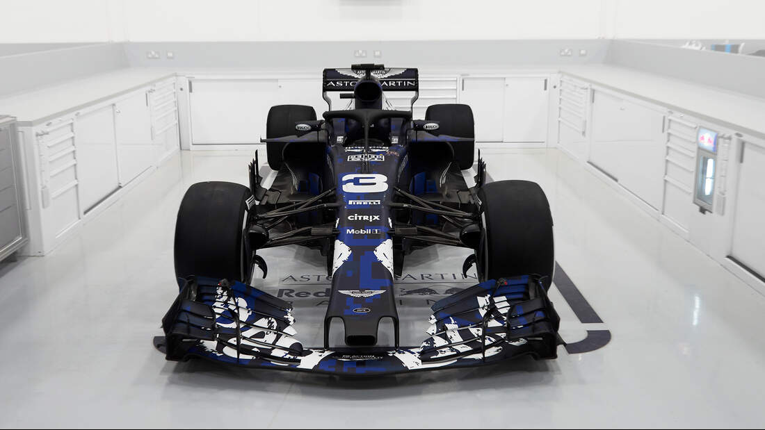F1-Autos in Spezial-Designs für Testfahrten | AUTO MOTOR UND SPORT