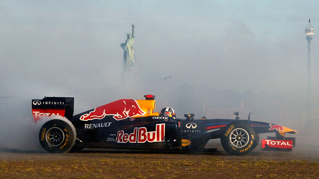 Red Bull Showrun 2012 New York Coulthard