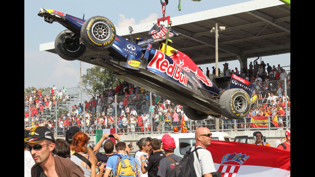 Red Bull Webber Crash GP Italien Monza 2011