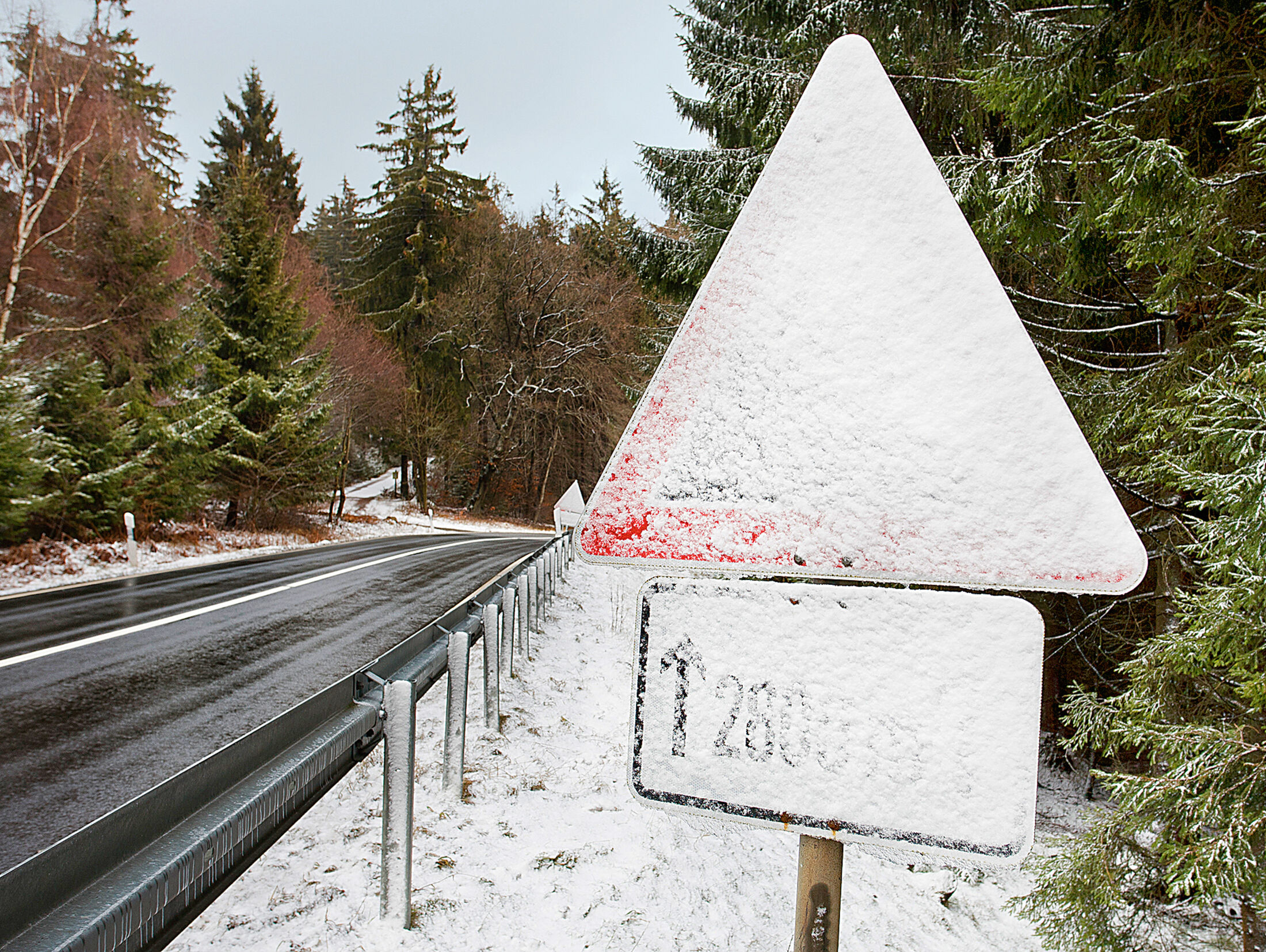 Sicher durch Eis und Schnee: Tipps fürs Fahren im Winter