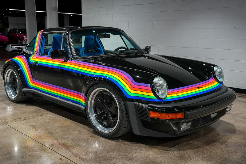 Regenbogen Porsche 911 Turbo-Traga Hybrid Umbau