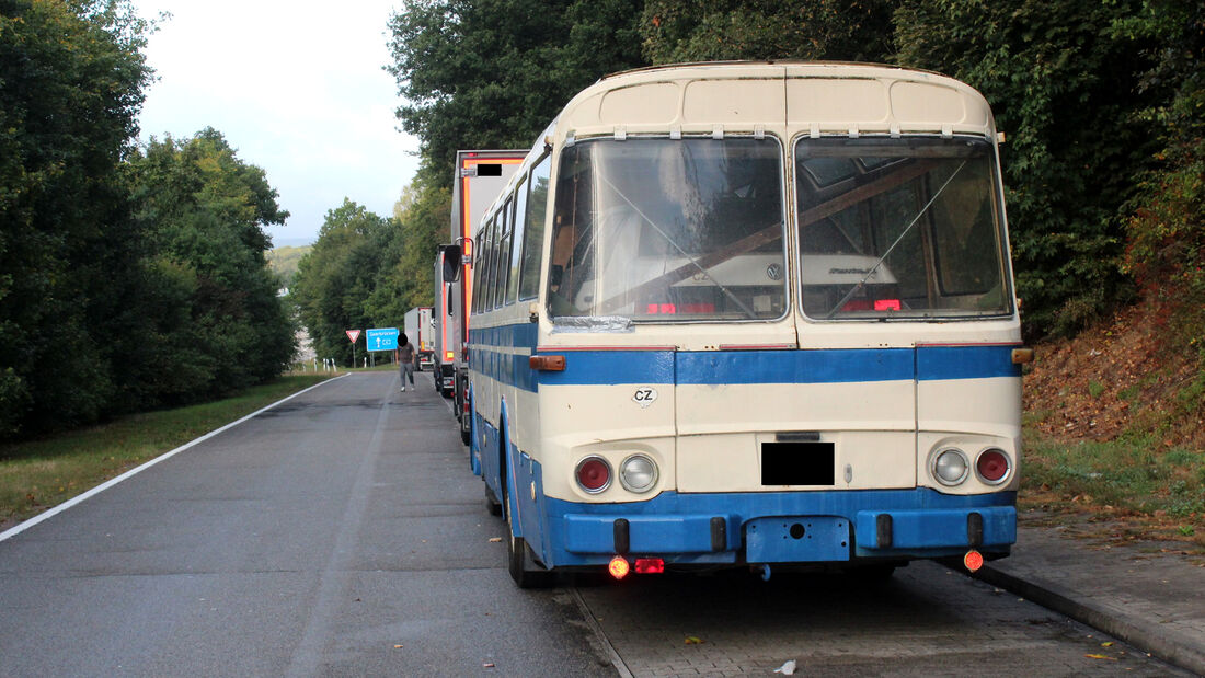 Reisebus als Auto-Transporter - Polizei Kaiserslautern - 2019