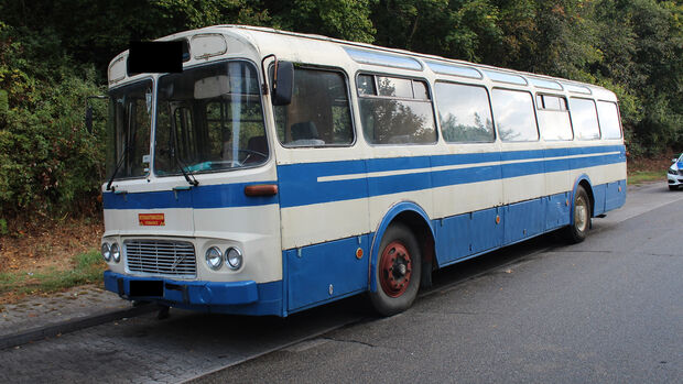 Reisebus als Auto-Transporter - Polizei Kaiserslautern - 2019