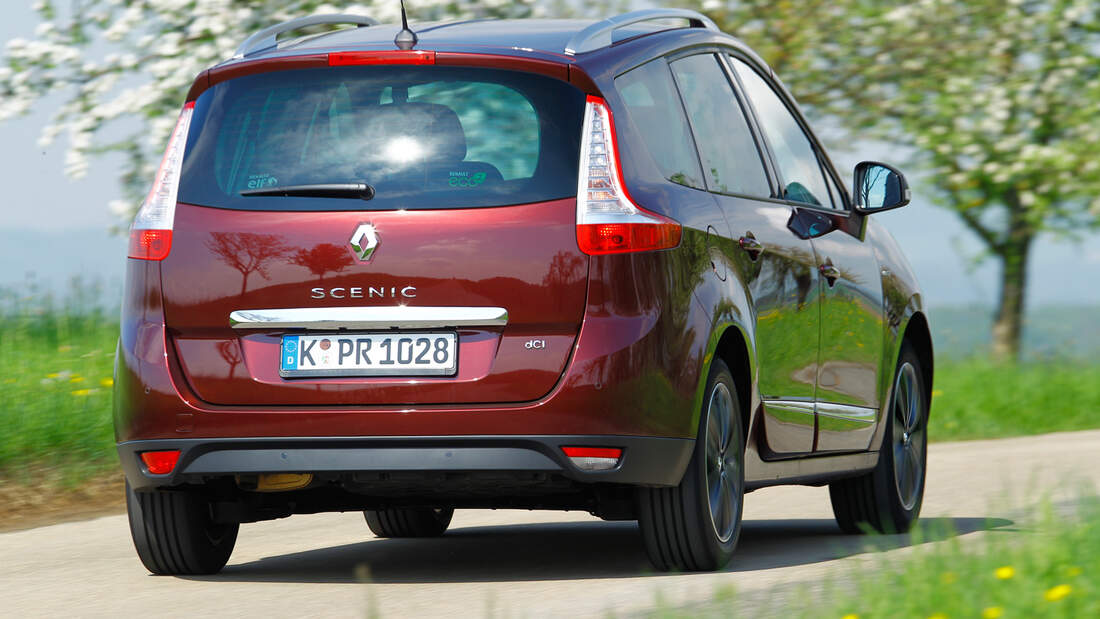 Kia Carens Vs Renault Grand Scenic