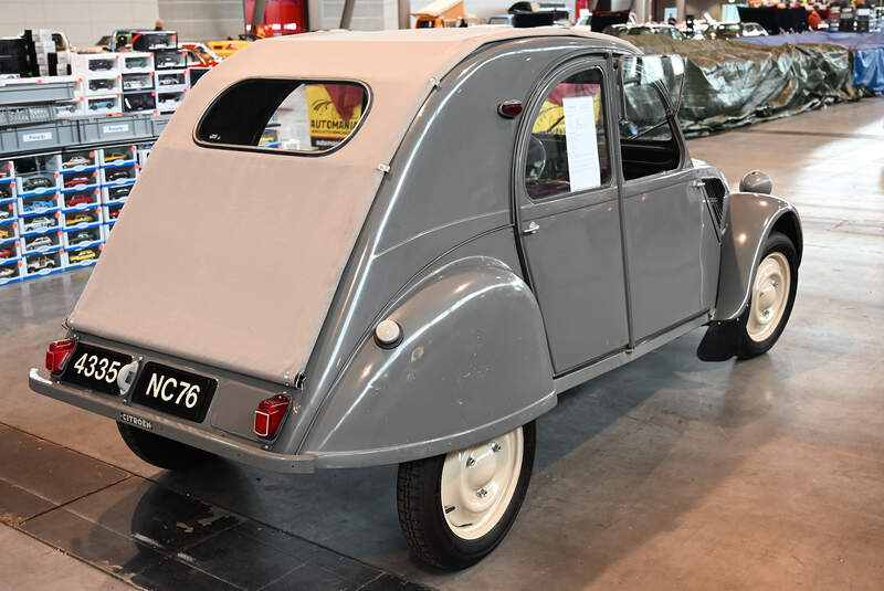 Retro Classics Stuttgart 2026 Marktrundgang Citroen 2CV