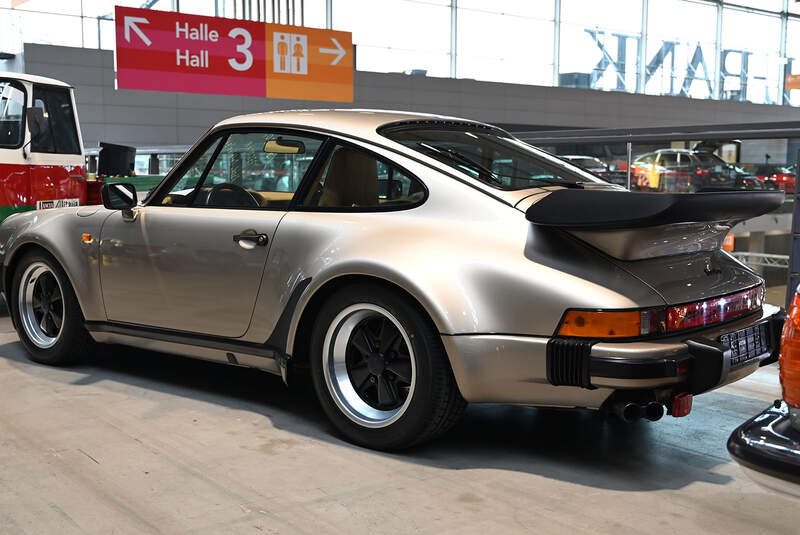 Retro Classics Stuttgart 2026 Marktrundgang Porsche 911 Turbo (930)