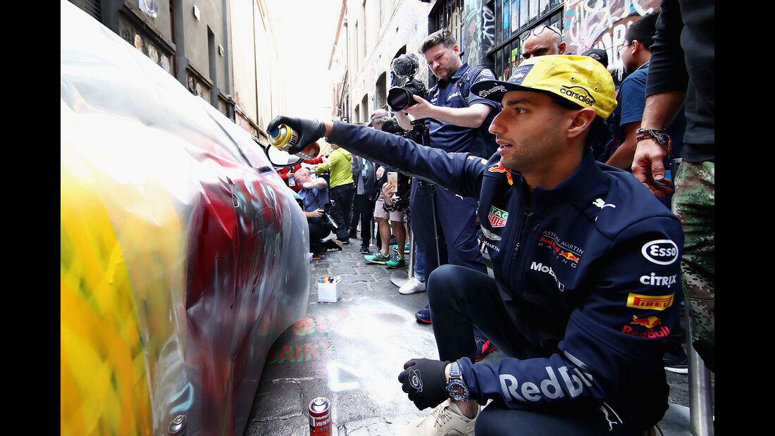 Ricciardo & Verstappen - Red Bull - Graffiti - Aston Martin - GP Australien 2018