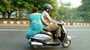 Roller-Fahrer in Indien
