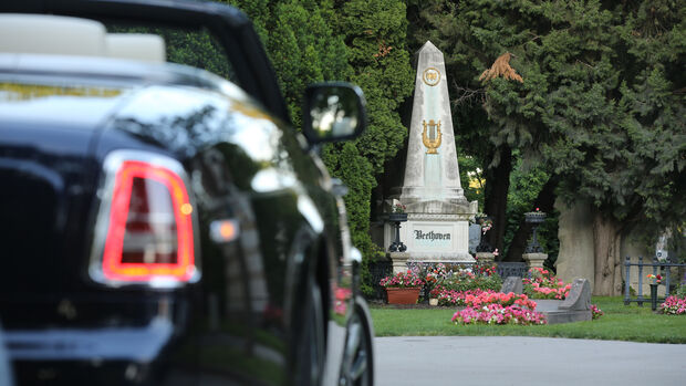 Rolls-Royce Phantom Drophead Cabrio, Wien, Zentralfriedhof