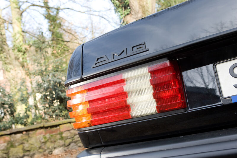 Rückleuchte und AMG-Emblem am Mercedes-Benz 500 SEC-AMG, Baujahr 1982