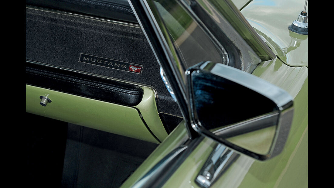 Rückspiegel des Ford Mustang Hardtop Coupé
