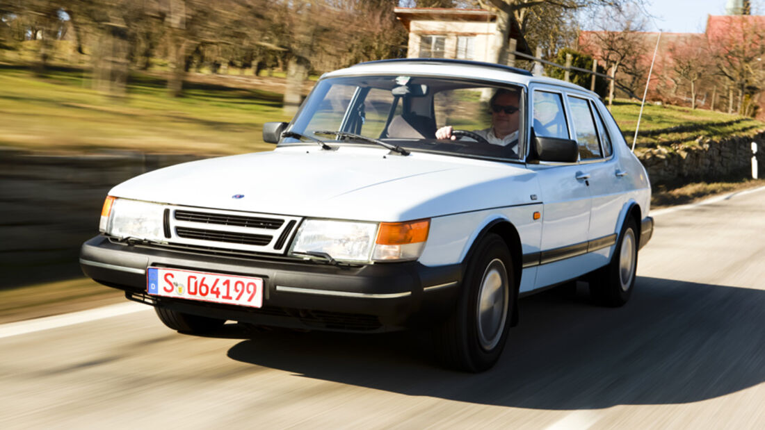 Saab 900