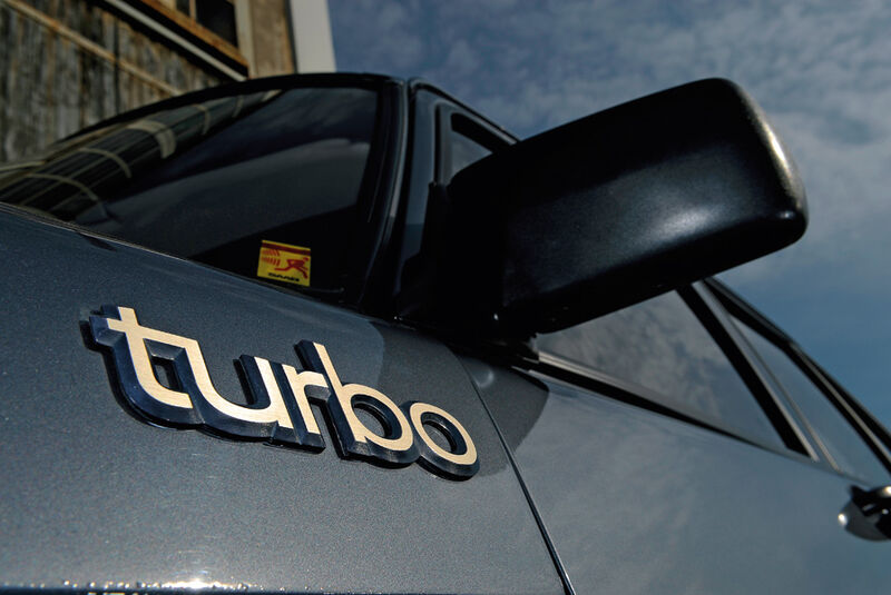Saab 900 Turbo DeLuxe, Baujahr 1984, Seitenspiegel Turbo-Schriftzug