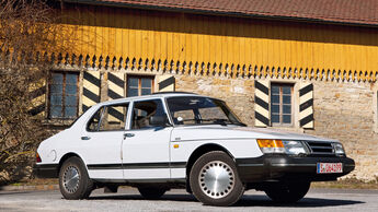 Saab 900