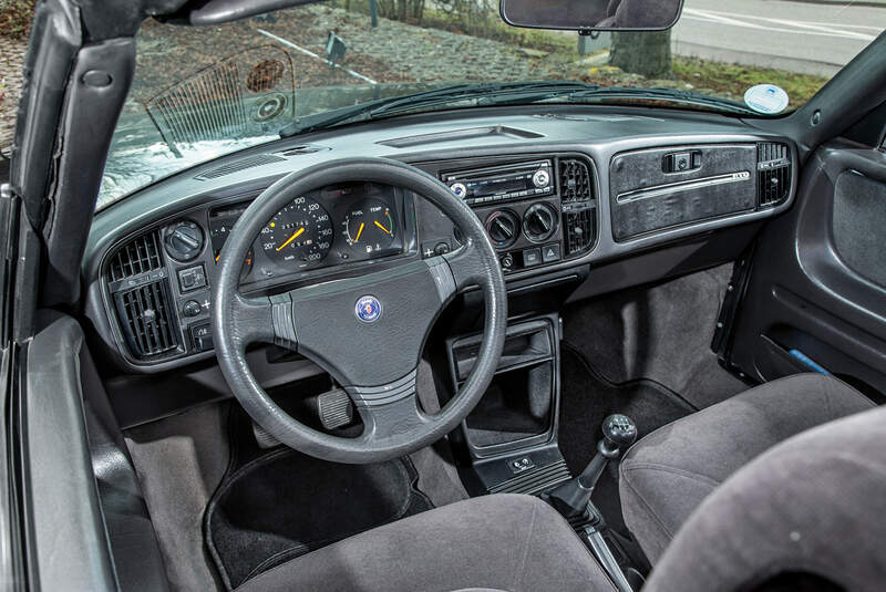 Saab 900i 16 Cabrio, Cockpit