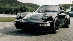 Sacrilege Motors SR001 Blackbird auf Basis Porsche 911 964 America Roadster