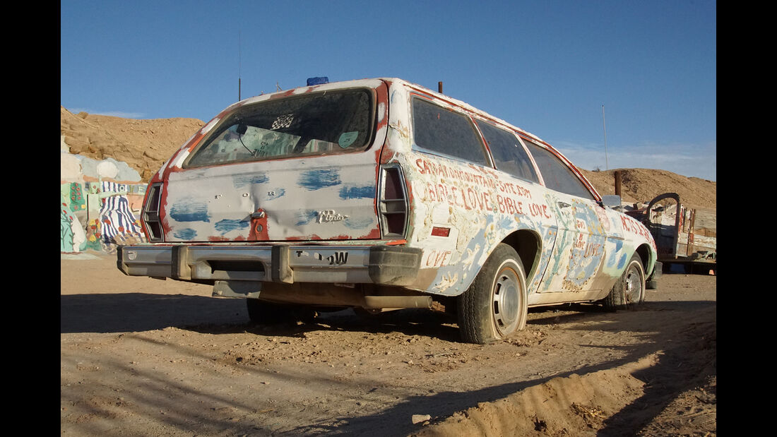 Salvation Mountain Cars, Ford Pinto