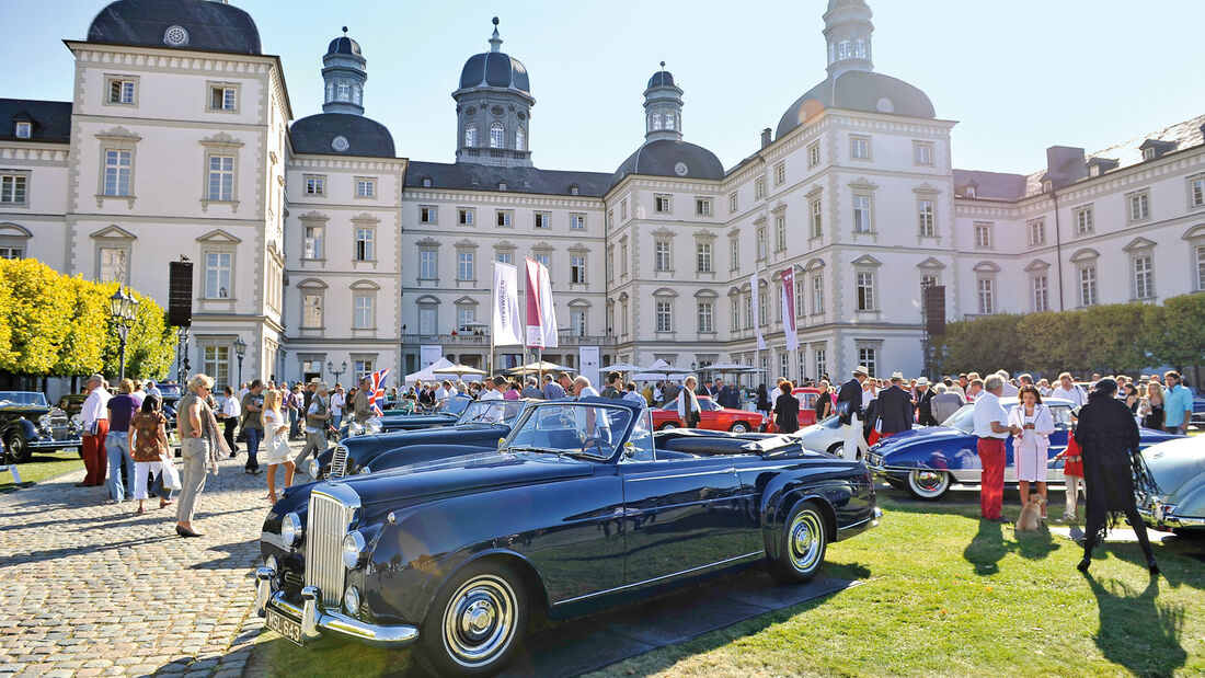 Schloß Bensberg, Bentley S1 DHC, Seitenansicht