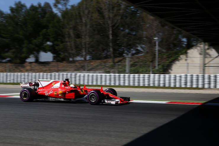 Sebastian-Vettel-Ferrari-Formel-1-Test-B