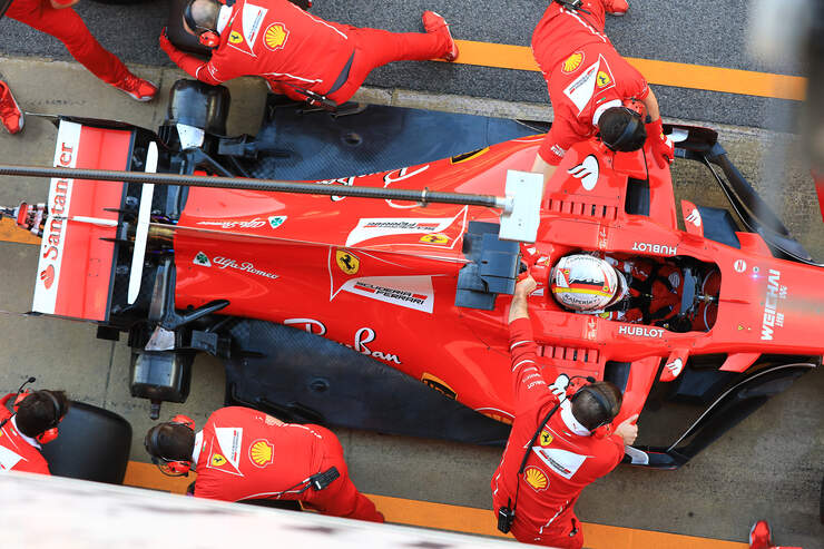 Sebastian-Vettel-Ferrari-Formel-1-Test-B