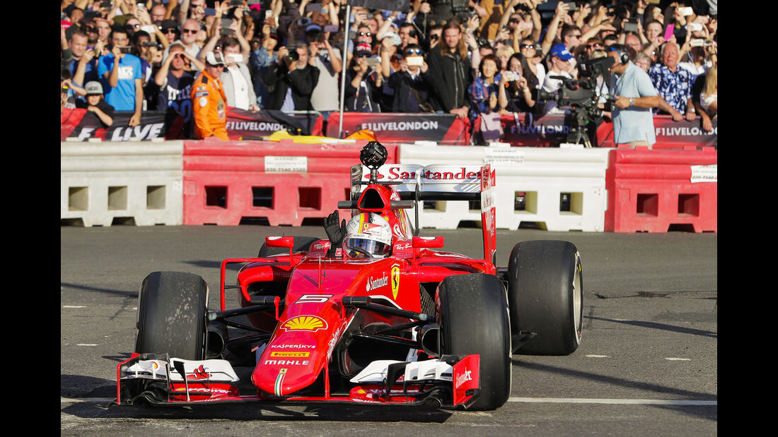Sebastian Vettel - Ferrari SF15-T - F1 Live Show - London - 2017
