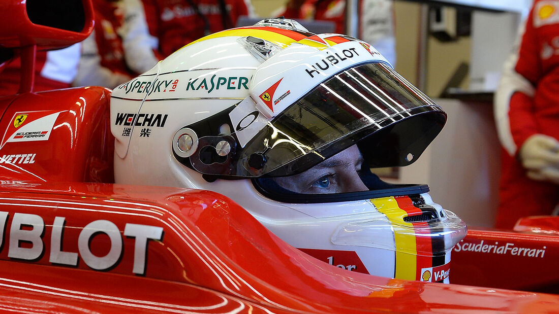 Sebastian Vettel - Helm Ferrari - 2015