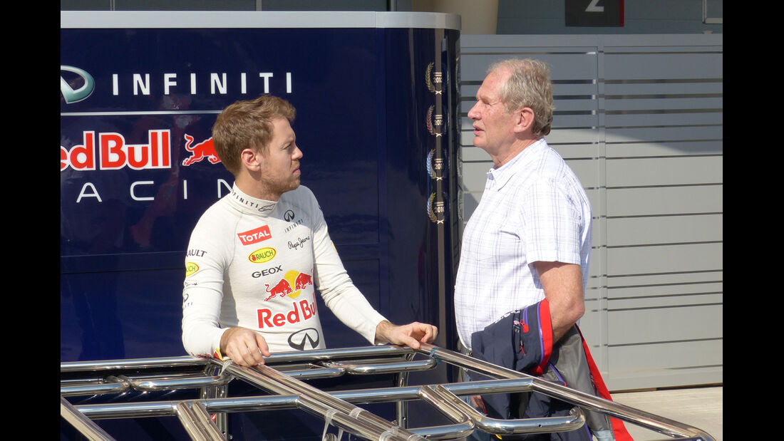 Sebastian Vettel & Helmut Marko - Red Bull - Formel 1 - Test - Bahrain - 19. Februar 2014