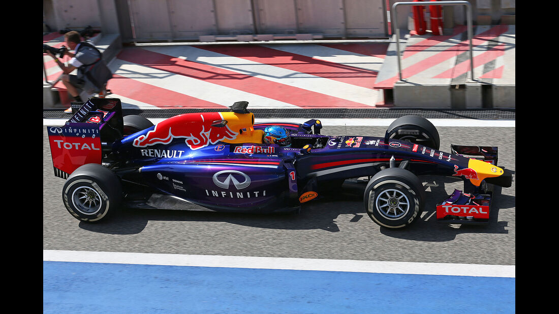 Sebastian Vettel - Red Bull - Formel 1 - Bahrain - Test - 29. Februar 2014