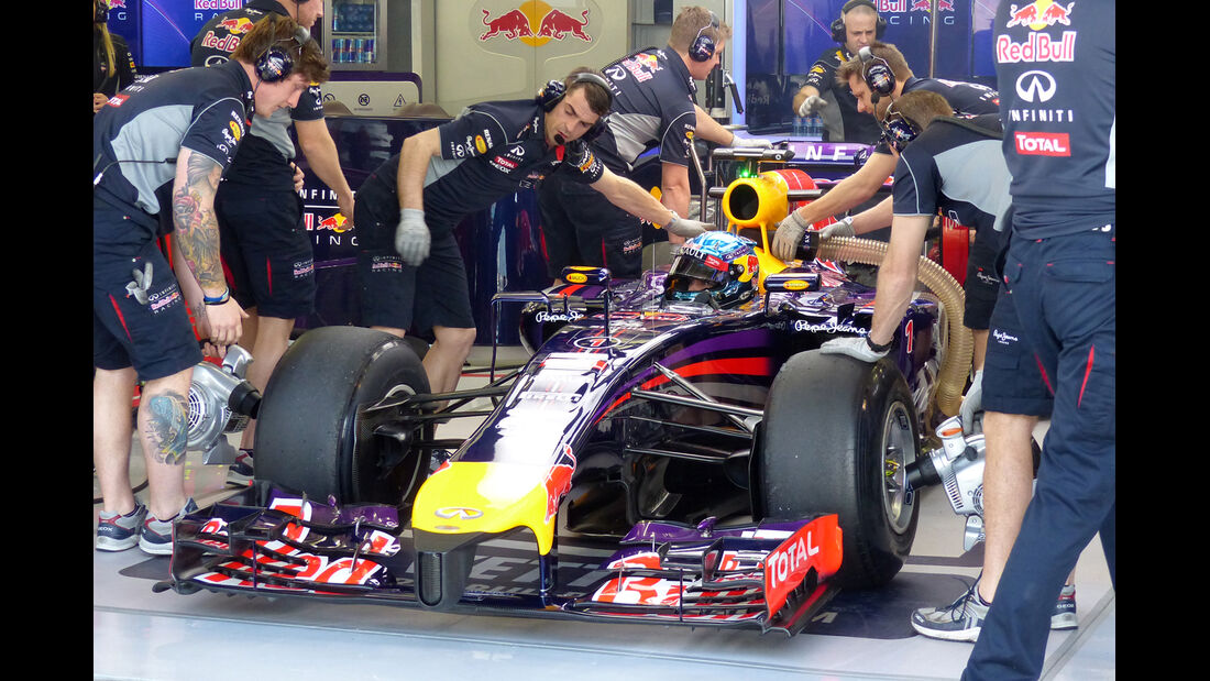 Sebastian Vettel - Red Bull - Formel 1 - Test - Bahrain - 20. Februar 2014