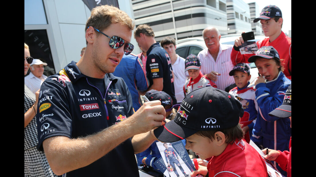 Sebastian Vettel - Sochi-Showrun - Infiniti Q50 - 2014