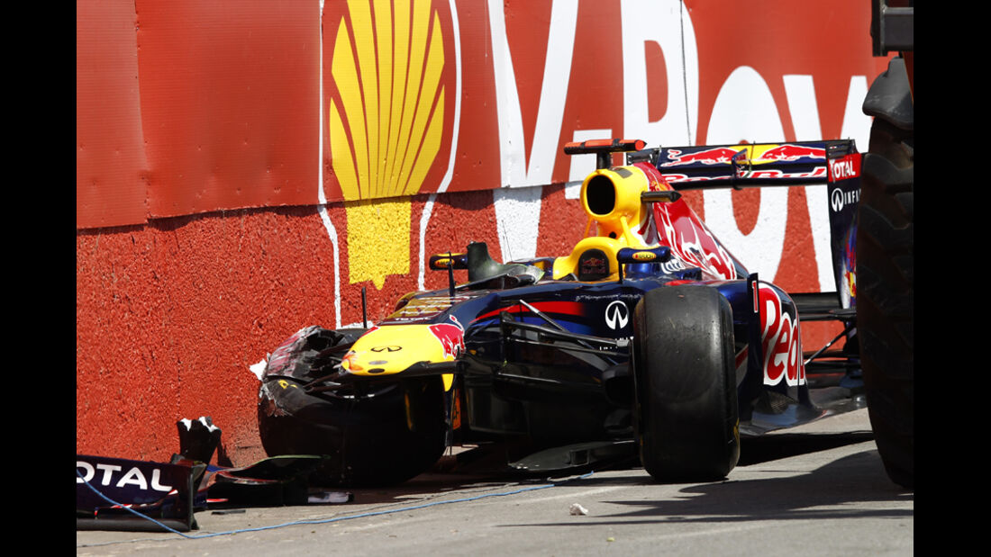 Sebastien Vettel GP Kanada Crashs 2011