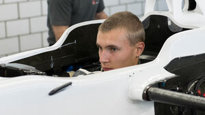 Sergey Sirotkin - Sauber Sitzanpassung 2013