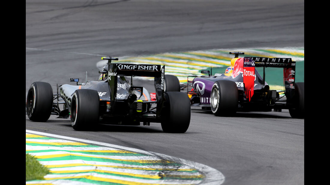 Sergio Perez - Force India - Daniil Kvyat - Red Bull - Formel 1 - GP Brasilien- 15. November 2015
