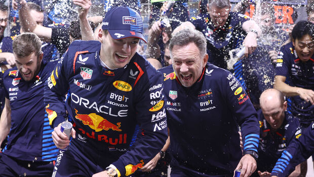 Siegerfoto - Max Verstappen - Red Bull - Formel 1 - GP Bahrain 2024