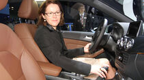 Sitzprobe auf der IAA 2011 in Frankfurt - Birgit Priemer in der Mercedes B-Klasse