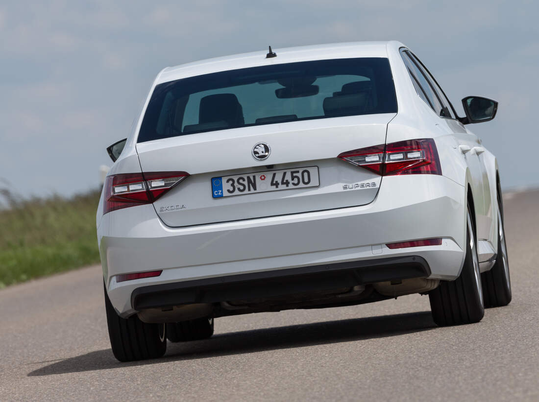 Skoda Superb und VW Passat im Vergleich - auto motor und sport