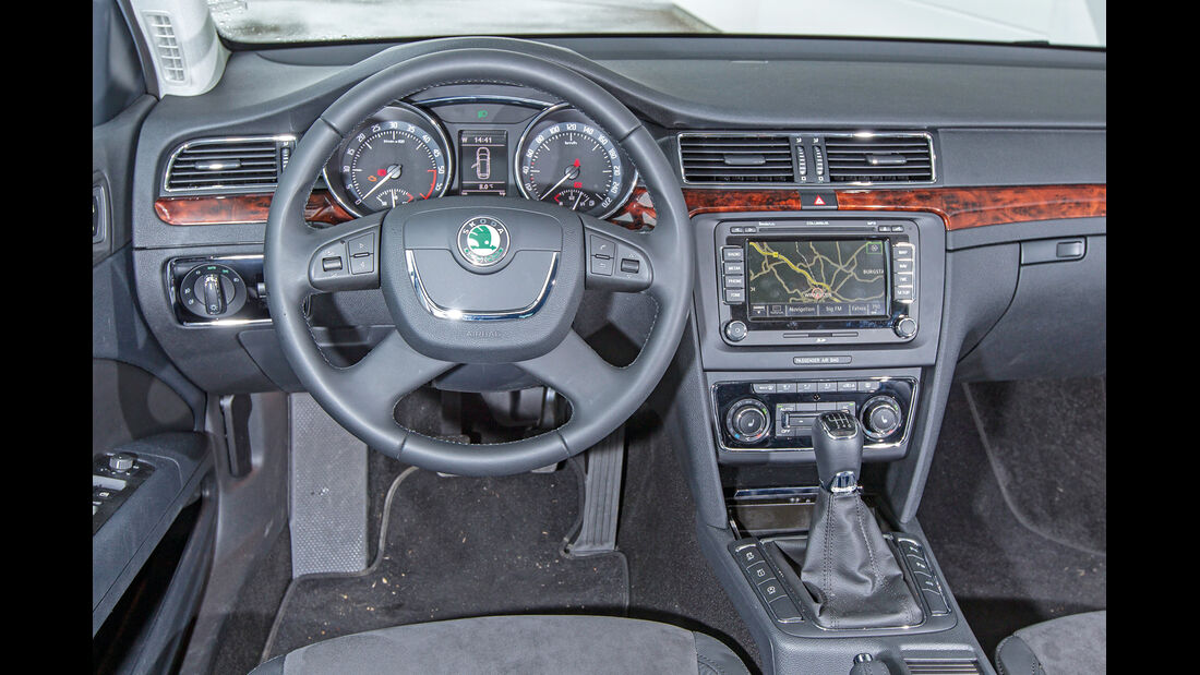 Skoda Superb Combi 2.0 TDI, Lenkrad, Cockpit