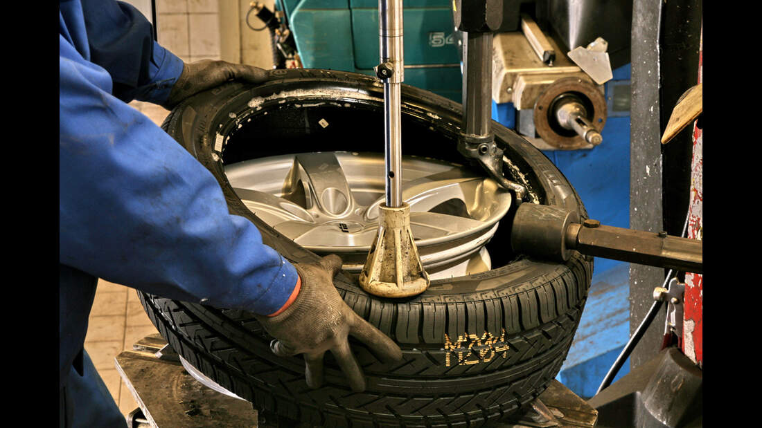Welche Reifen auf welche Achse? Die besseren nach hinten AUTO MOTOR UND SPORT