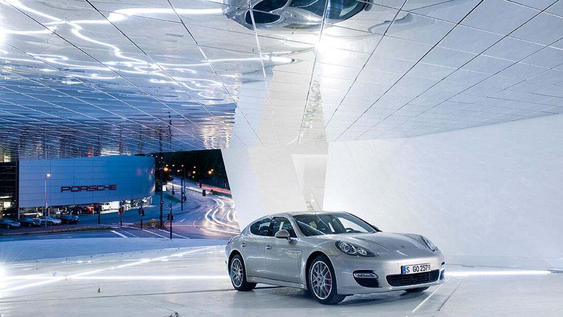 Sonderausstellung Porsche Museum "Panamera Moment"