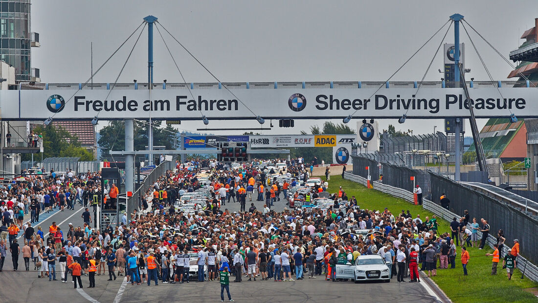 Startaufstellung - VLN Nürburgring - 6. Lauf - 2. August 2014