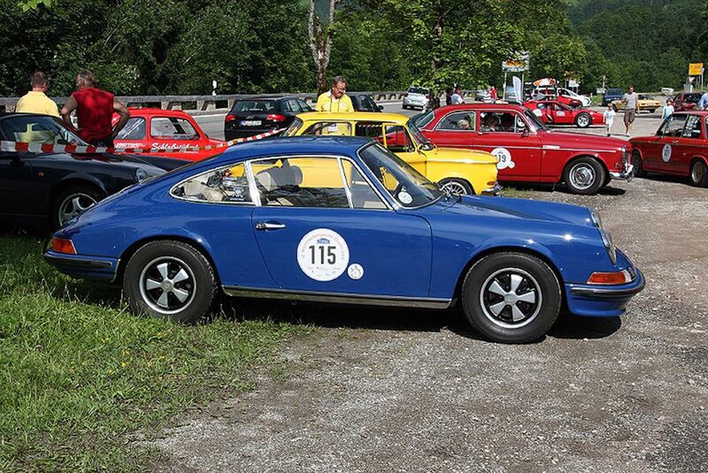 Startnummer 121: Michael Bäuerle und Anja Kalischke-Bäuerle im Porsche 911 T, 2 Liter, 6-Zyl. Boxer, 110 PS, Baujahr 1969.