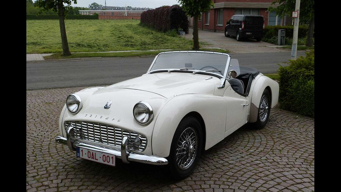 Startnummer 89: Dr. Frans Ponet im Triumph TR 3, 2 Liter, 4-Zyl. Reihe, 100 PS, Baujahr 1960.