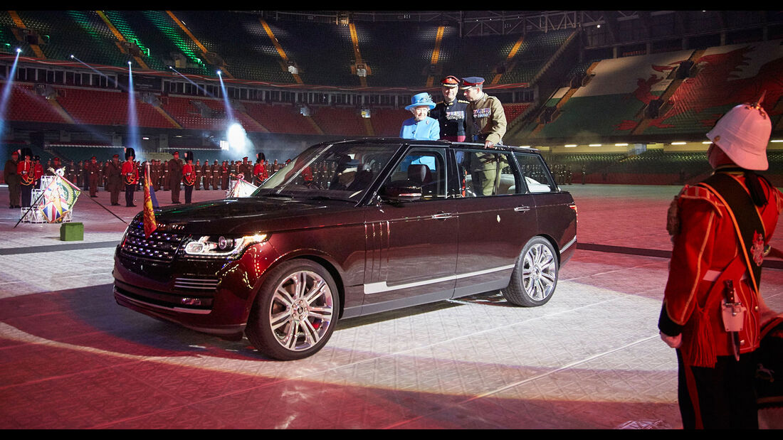 State Review Range Rover Hybrid Queen Elizabeth II. (2015)