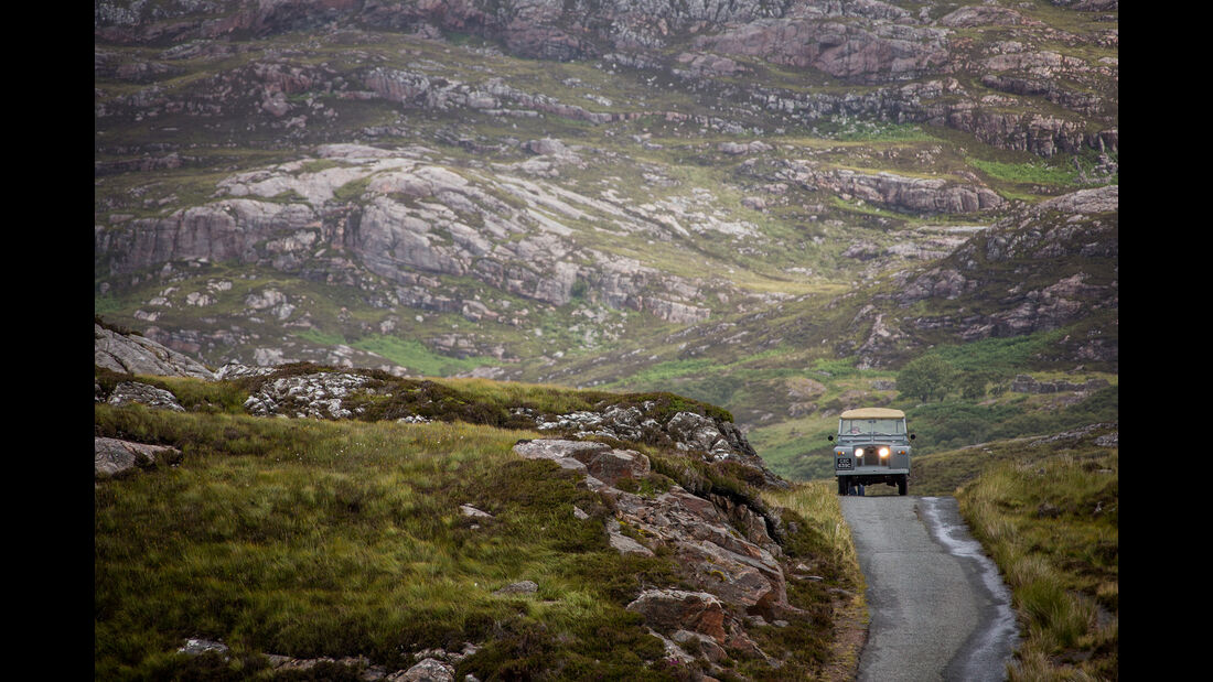 Straße in Eigenbau, Land Rover 88 Serie 2, Impression, Schottland